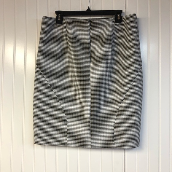 Banana Republic Classic Black and White Houndstooth Pencil Skirt 12 Petite - Picture 3 of 4